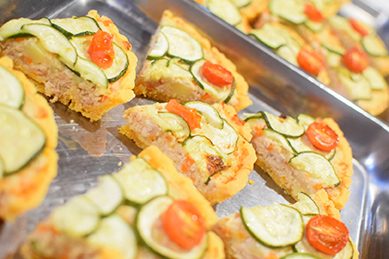 ★季節限定商品★季節野菜ズッキーニとチキンのキッシュ【冷凍】