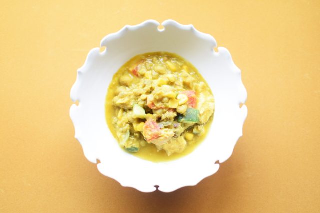★季節限定商品★夏野菜と豆のチキンカレー【冷凍】